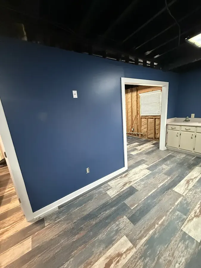 Containment set before drying a water damaged room